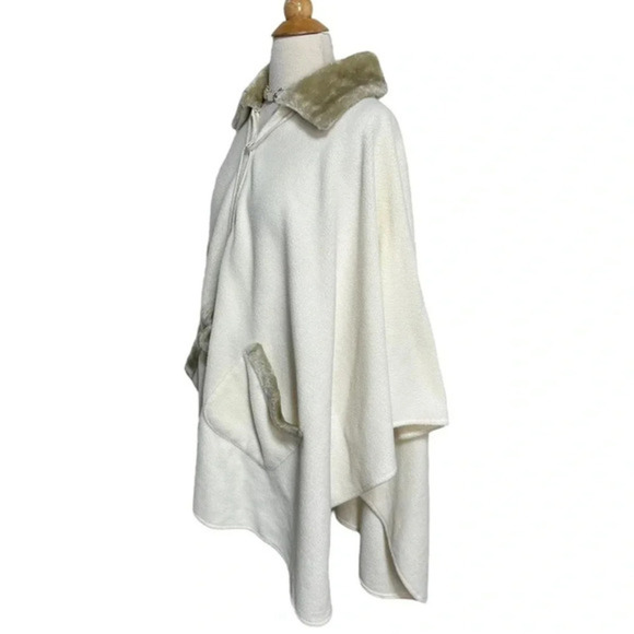 Ivory fleece and tan fake fur OS front zip cape poncho with pom poms‎ & pockets - Picture 5 of 7